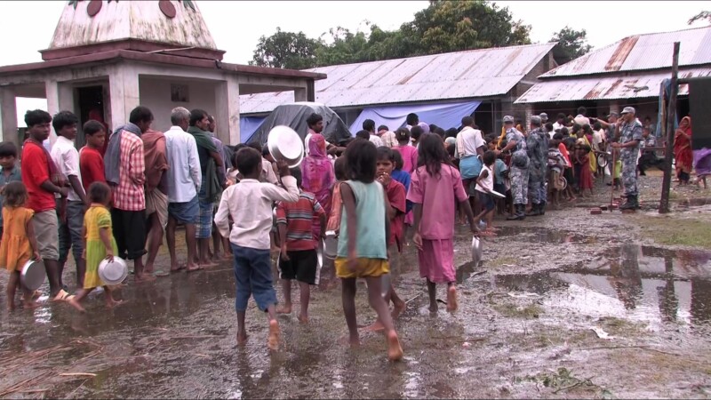 Running for Food — Children Run to get food from a Emergency food distribution: Nepal, IDP, Internally Displaced — Nepal, IDP, Internally Displaced, children...