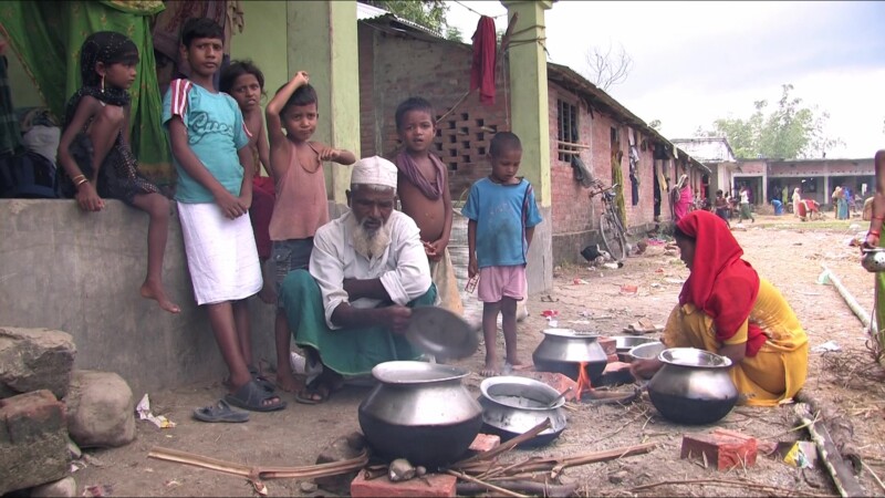 Emergency Food — People displaced by flooding cook food they have received from an emergency distribution. — Nepal, IDP, Internally Displaced