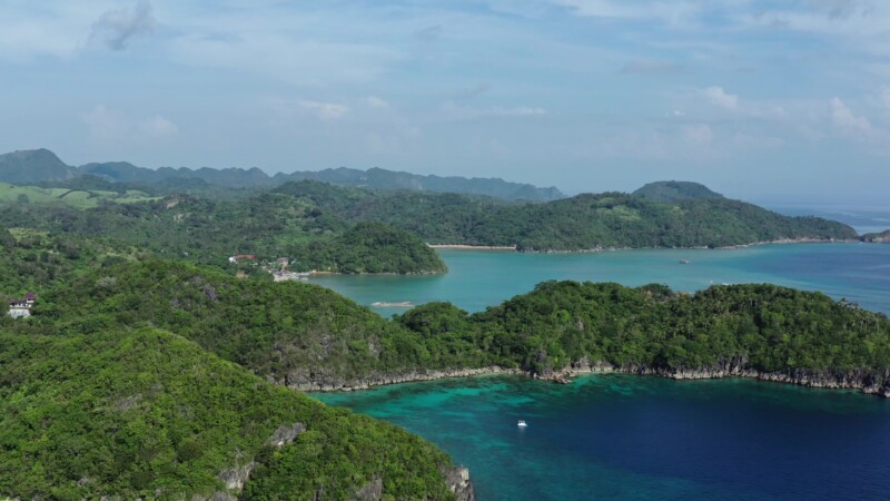 Drone Flyover of Philppines Coast — Drone footage of coastline of rural PhilippinesKeywords: Drone, Flyover, Aerial Video, Philippines, sea, ocean, coast, Sc...