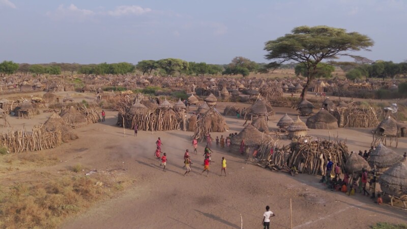Flyover of African Village — Drone flys over typical rural African village with round homes made of sticks and mud. — Kapoeta, Eastern Equatorial Guinea Stat...