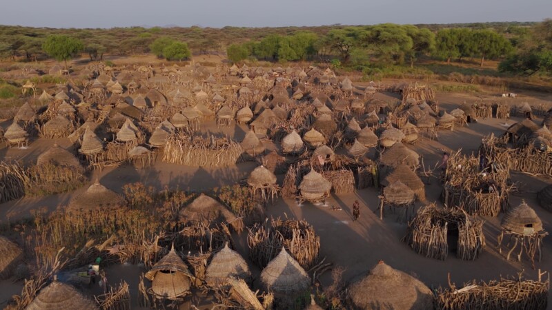 Flyover of African Village — Drone flys over typical rural African village with round homes made of sticks and mud. — Kapoeta, Eastern Equatorial Guinea Stat...