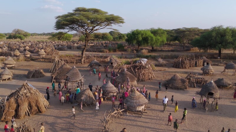 Flyover of African Village — Drone flys over typical rural African village with round homes made of sticks and mud. — Kapoeta, Eastern Equatorial Guinea Stat...