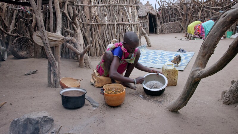 Washing the Pot — Girl in South Sudan gets ready to cook breakfastKeywords: Africa, South Sudan, Rural, Remote, Pastoralists, Eastern Equatorial Guinea State