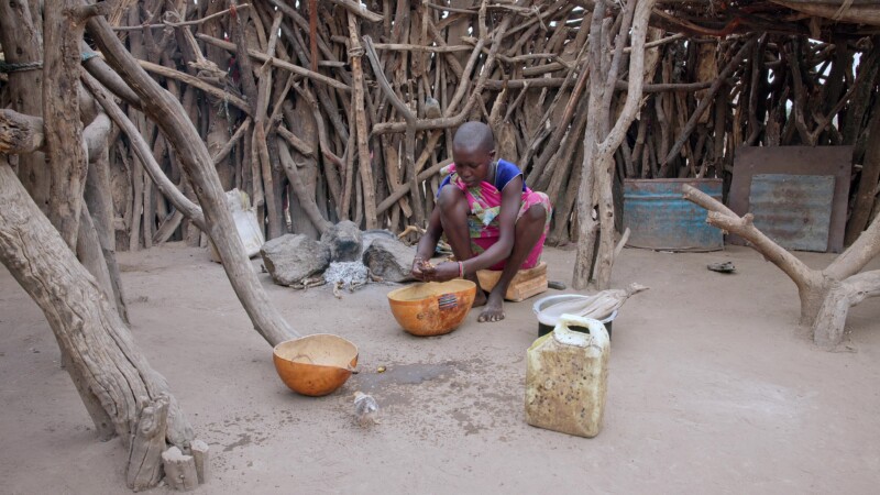 Washing the Pot — Girl in South Sudan gets ready to cook breakfastKeywords: Africa, South Sudan, Rural, Remote, Pastoralists, Eastern Equatorial Guinea State