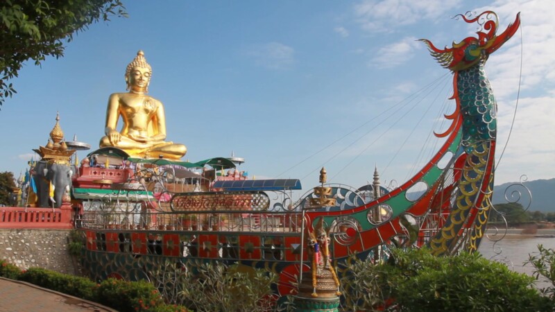 Buddha at Golden Triangle — Stock Video of Thailand: Golden Triangle with Golden BuddhaKeywords: Thailand, Northern part of Thailand, Golden Triangle, Sittin...