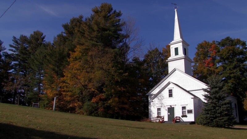 Churches of Marlow — Stock video footage of the beautiful church buildings of Marlow, New Hampshire, reflected in the lak... — Stock Footage, USA, United Sta...