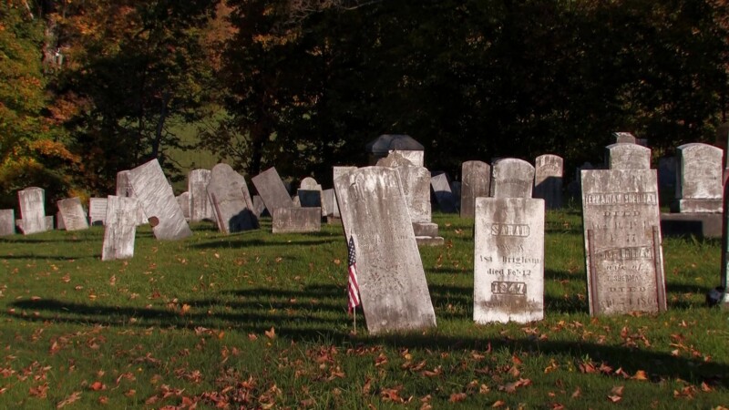 Vermont in the Fall — Stock video footage of tombstones in a typical old cemetery in Vermont. — Stock Footage, USA, United States, Vermont, graveyard