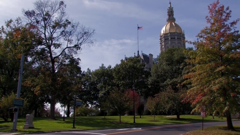Hartford Connecticut — Stock video footage of the Connecticut state capital building in HartfordKeywords: Stock Footage, USA, United States, New England, gov...