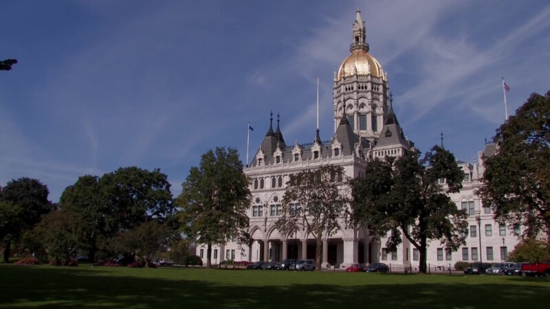 Hartford Connecticut — Stock video footage of the Connecticut state capital building in HartfordKeywords: Stock Footage, USA, United States, New England, gov...