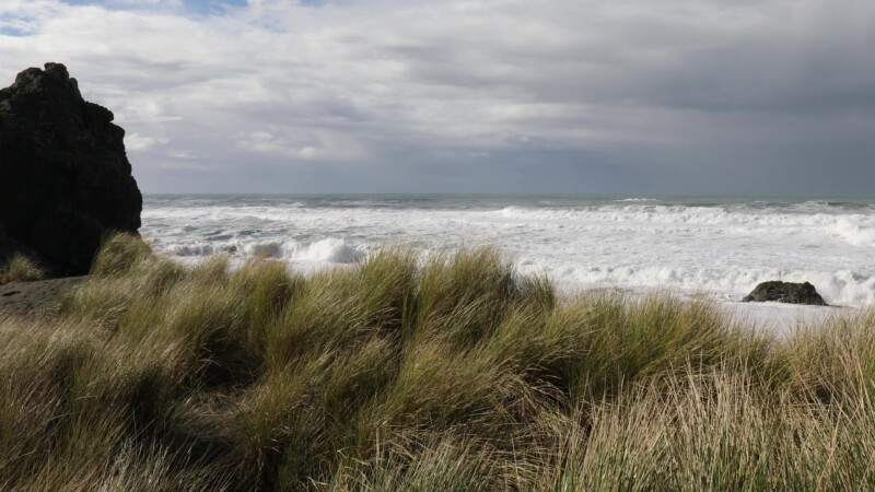 Stormy Seashore — Storm clouds and strong waves on an Oregon CoastlineKeywords: United States, Scenic, Oregon, Coast, beach, sea, Ocean