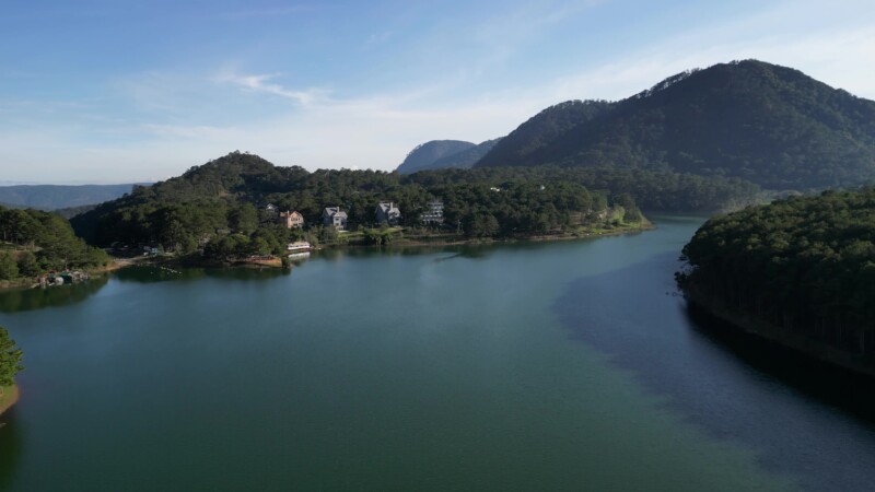 Da Lat Lake — Drone flys over the beautiful Lake near Da Lat, VietnamKeywords: Drone, Flyover, scenic, Vietnam, Da Lat, Dalat, lake