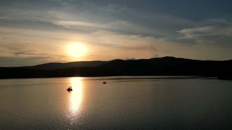 Sunset at Da Lat, Vietnam — Drone flys over the beautiful Lake near Da Lat, Vietnam at sunset. — Drone, Flyover, scenic, Vietnam, Da Lat