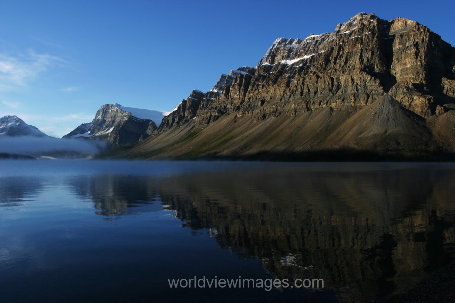 Stock Images of Lakes: Bow Lake in Banff national Park, Alberta, Canada in Early morning Light
