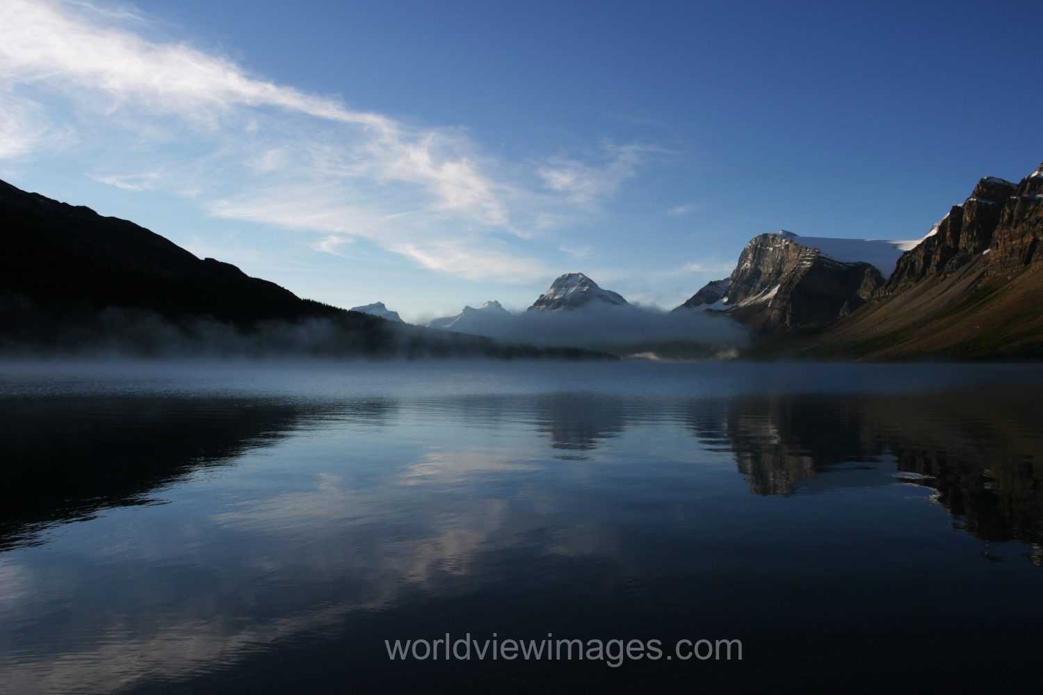 Stock Images of Lakes: Bow Lake in Banff national Park, Alberta, Canada in Early morning Light