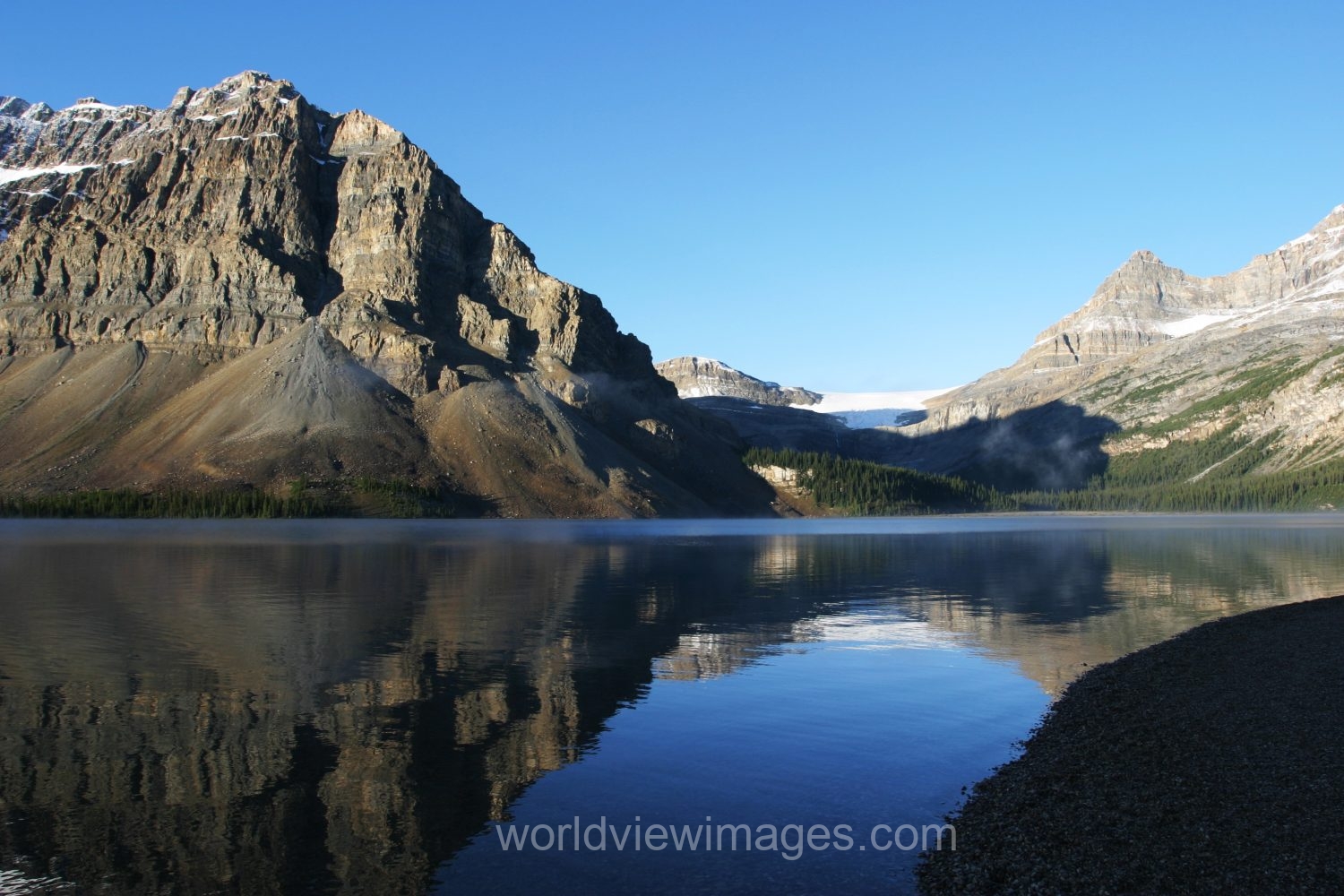 Stock Images of Lakes: Bow Lake in Banff national Park, Alberta, Canada in Early morning Light