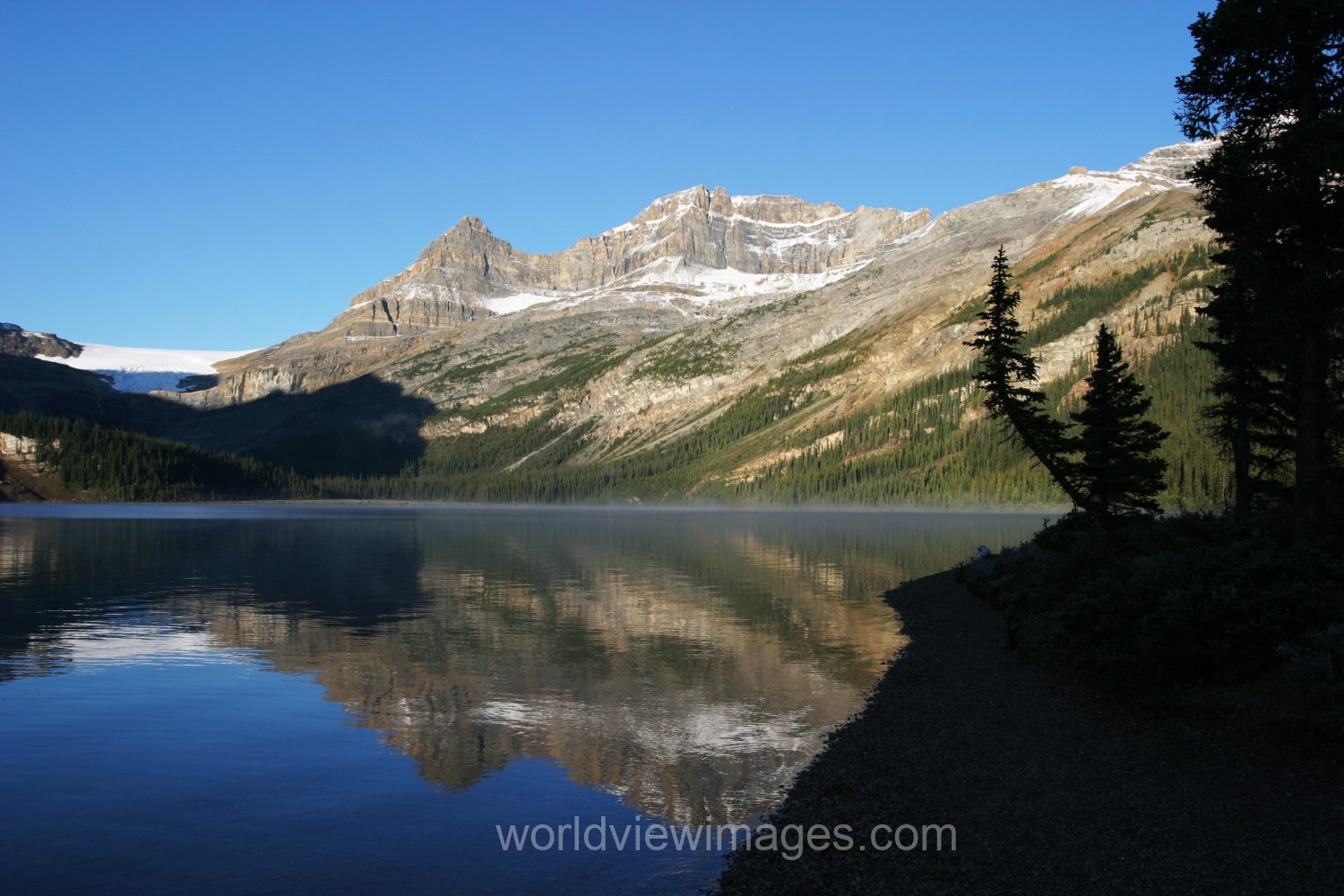 Stock Images of Lakes: Bow Lake in Banff national Park, Alberta, Canada in Early morning Light