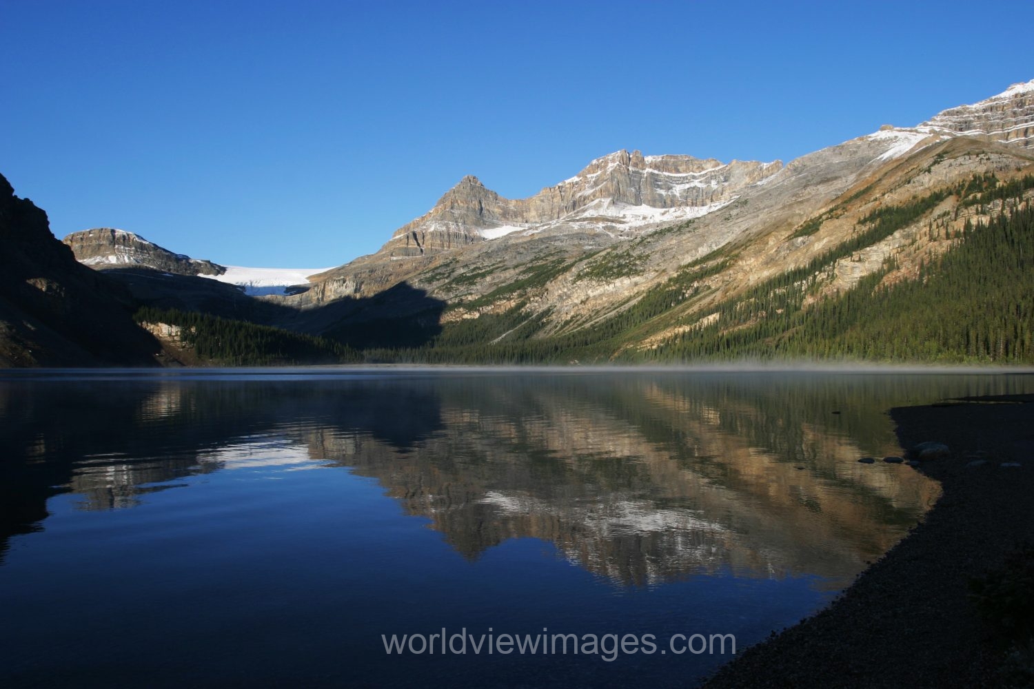 Stock Images of Lakes: Bow Lake in Banff national Park, Alberta, Canada in Early morning Light