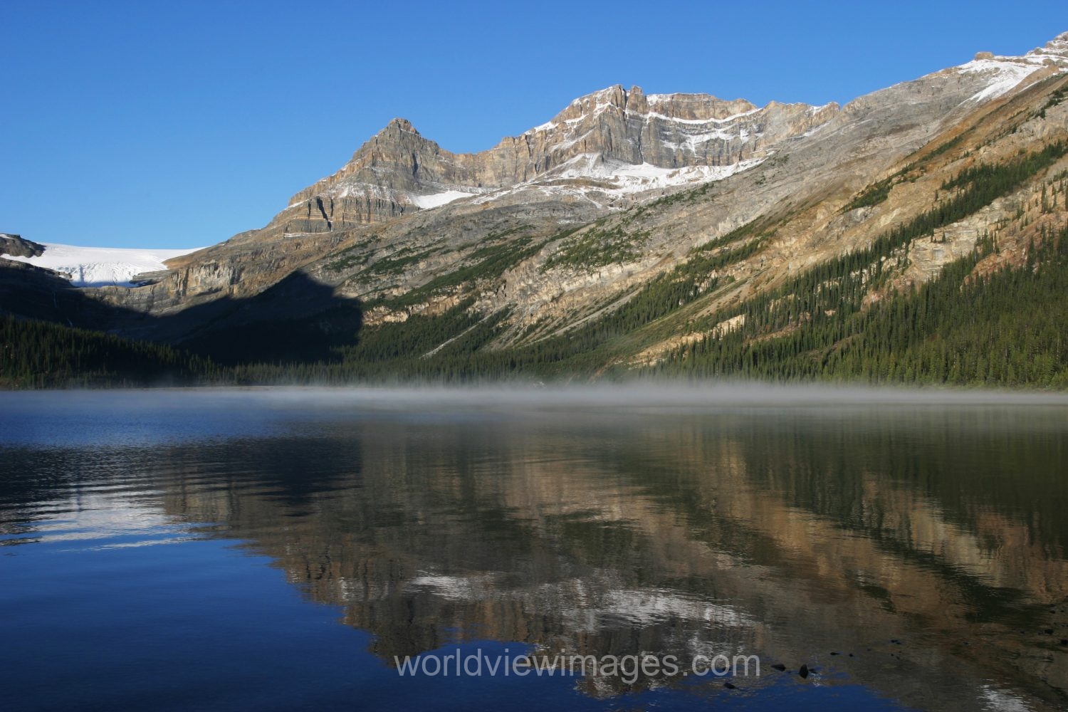 Stock Images of Lakes: Bow Lake in Banff national Park, Alberta, Canada in Early morning Light