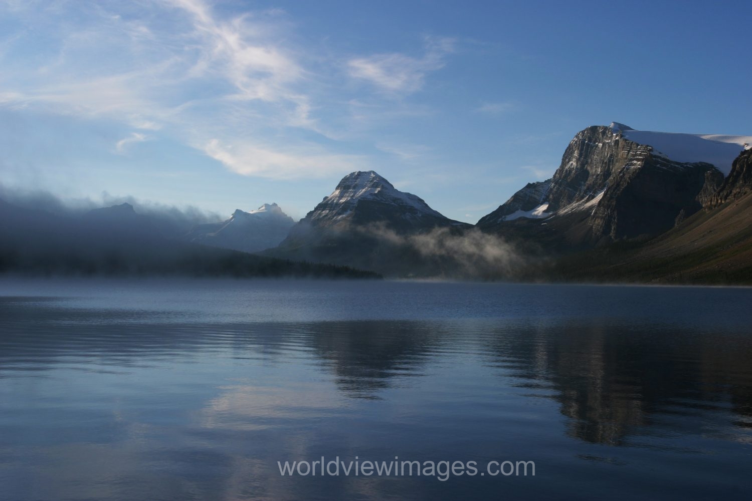 Stock Images of Lakes: Bow Lake in Banff national Park, Alberta, Canada in Early morning Light