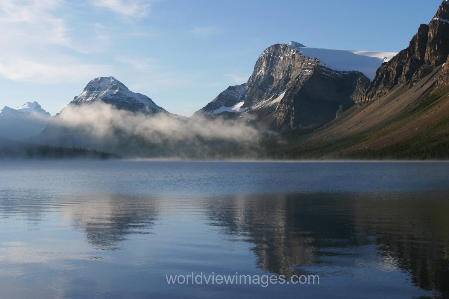 Stock Images of Lakes: Bow Lake in Banff national Park, Alberta, Canada in Early morning Light