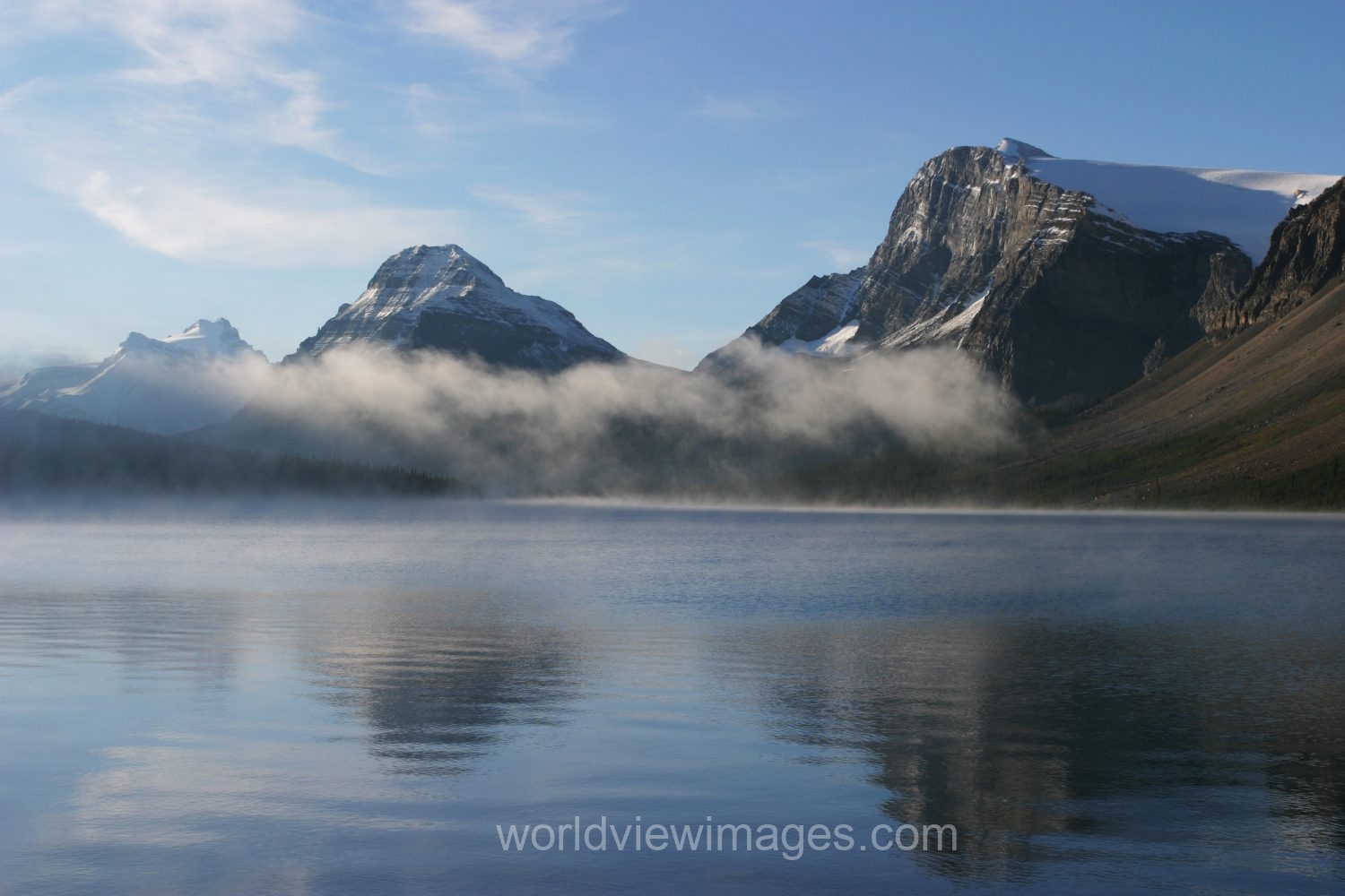 Stock Images of Lakes: Bow Lake in Banff national Park, Alberta, Canada in Early morning Light