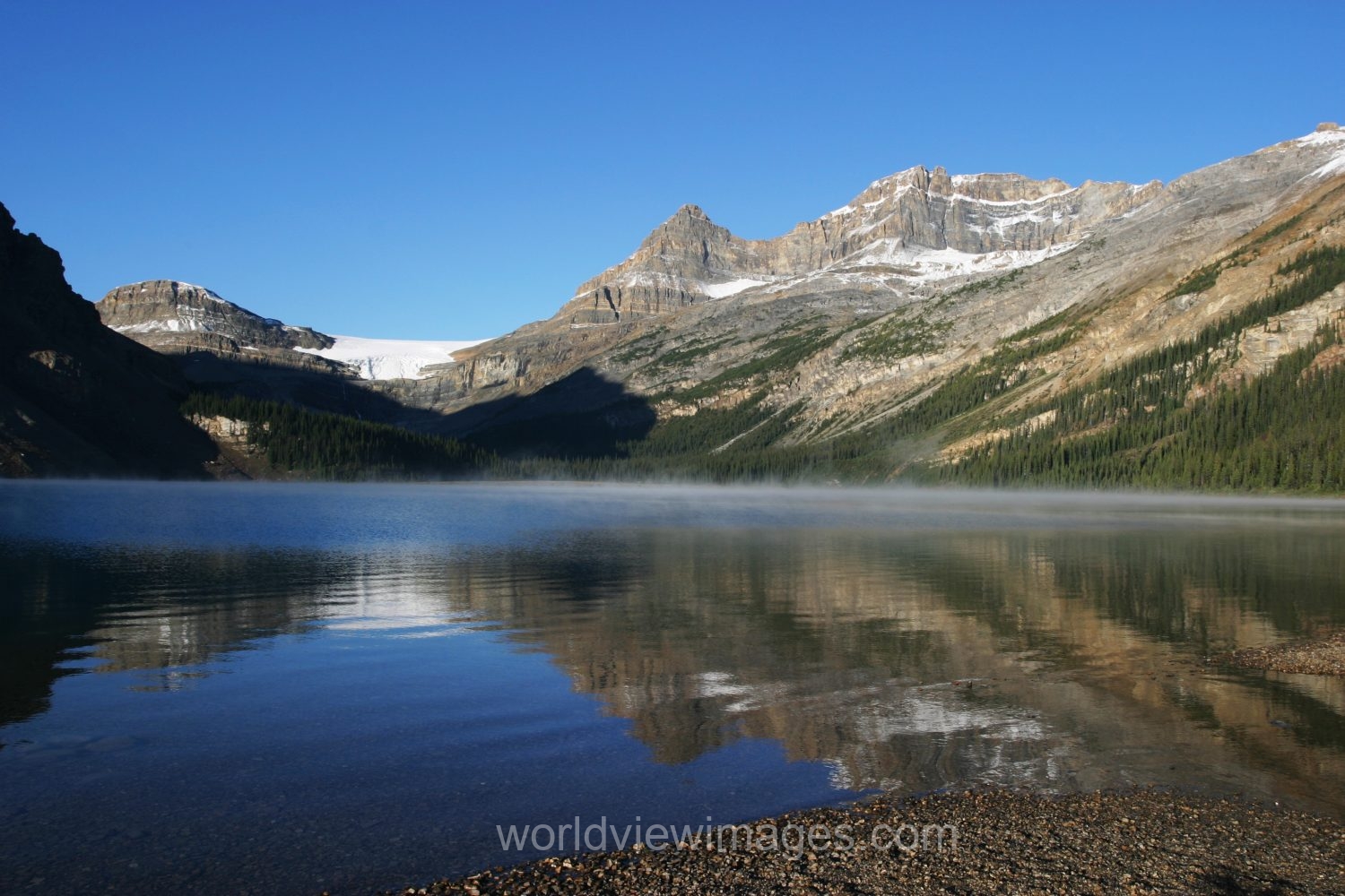Stock Images of Lakes: Bow Lake in Banff national Park, Alberta, Canada in Early morning Light