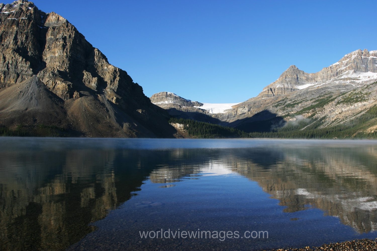 Stock Images of Lakes: Bow Lake in Banff national Park, Alberta, Canada in Early morning Light