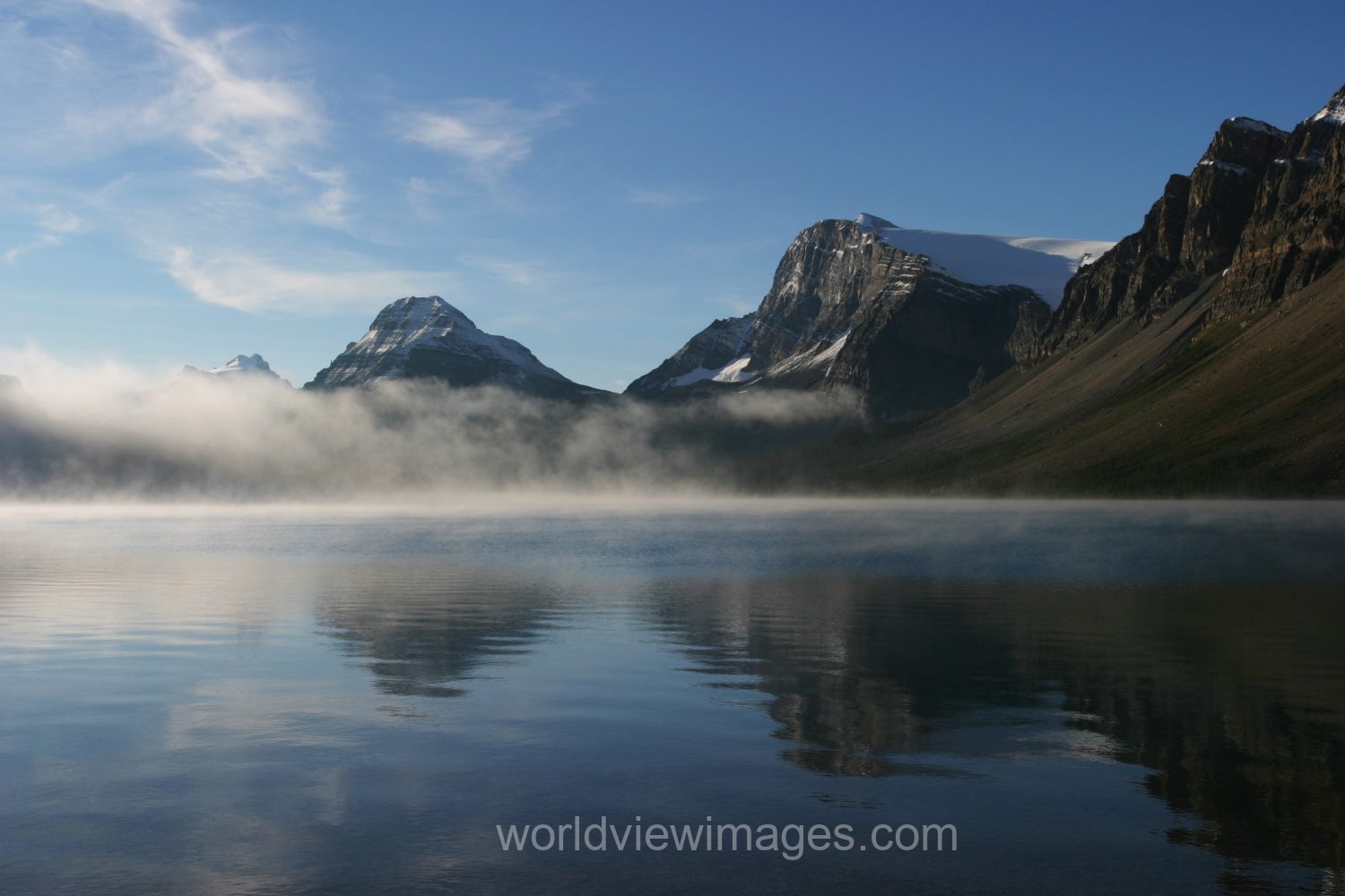 Stock Images of Lakes: Bow Lake in Banff national Park, Alberta, Canada in Early morning Light