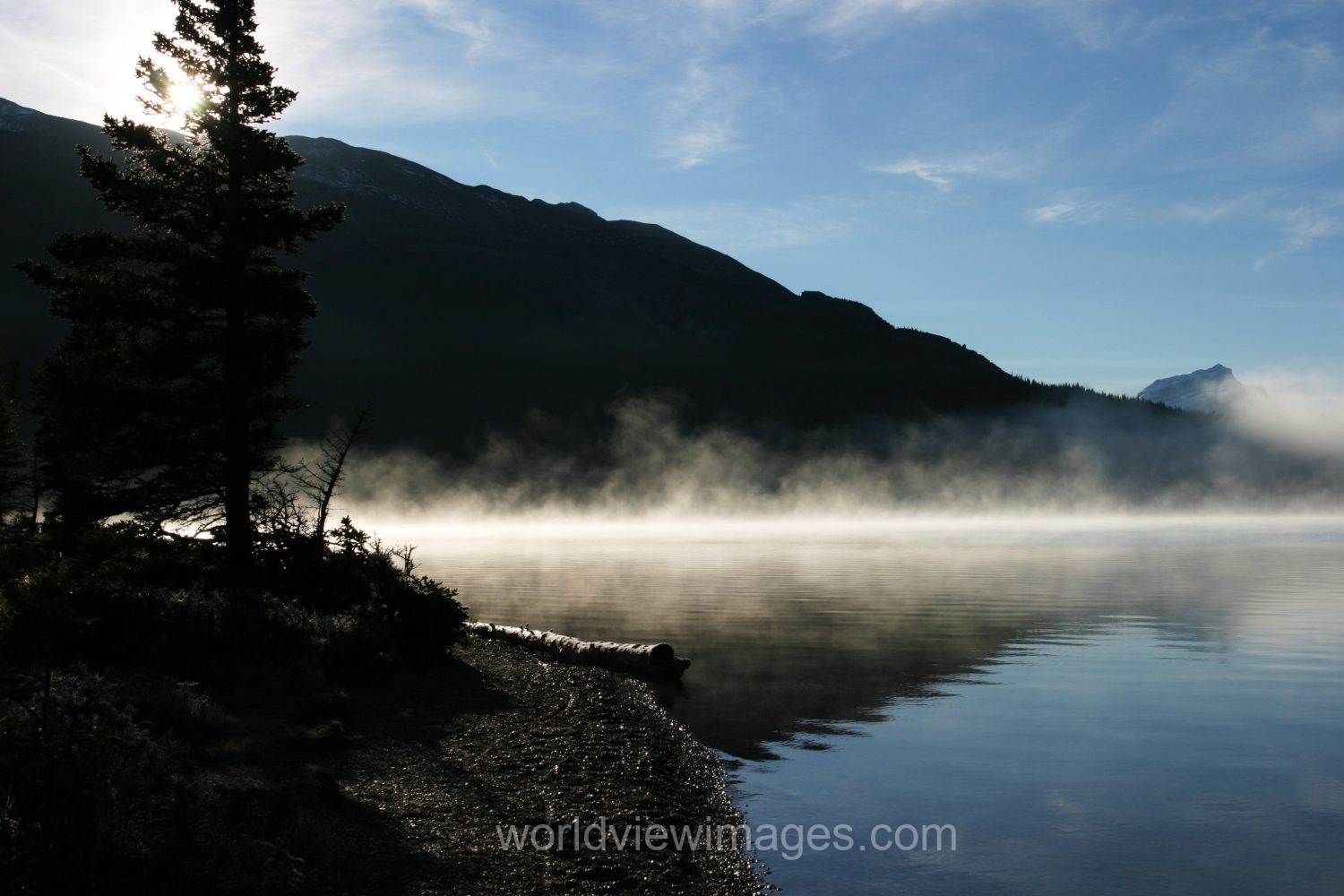 Stock Images of Lakes: Bow Lake in Banff national Park, Alberta, Canada in Early morning Light