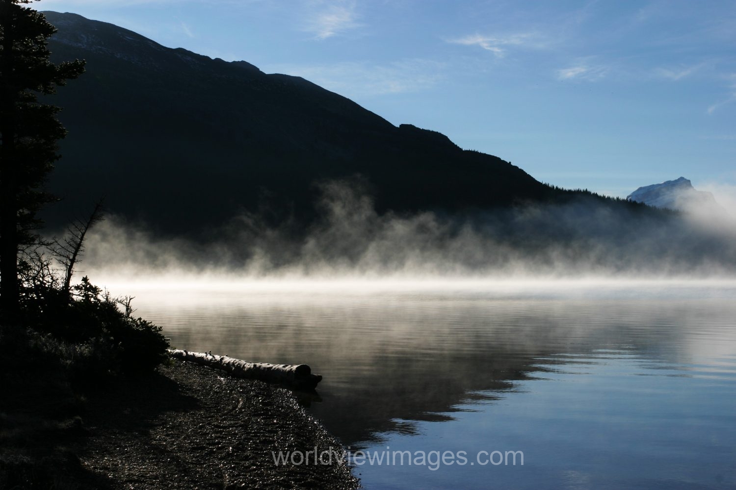 Stock Images of Lakes: Bow Lake in Banff national Park, Alberta, Canada in Early morning Light