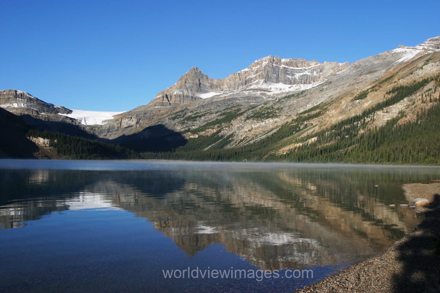 Stock Images of Lakes: Bow Lake in Banff national Park, Alberta, Canada in Early morning Light