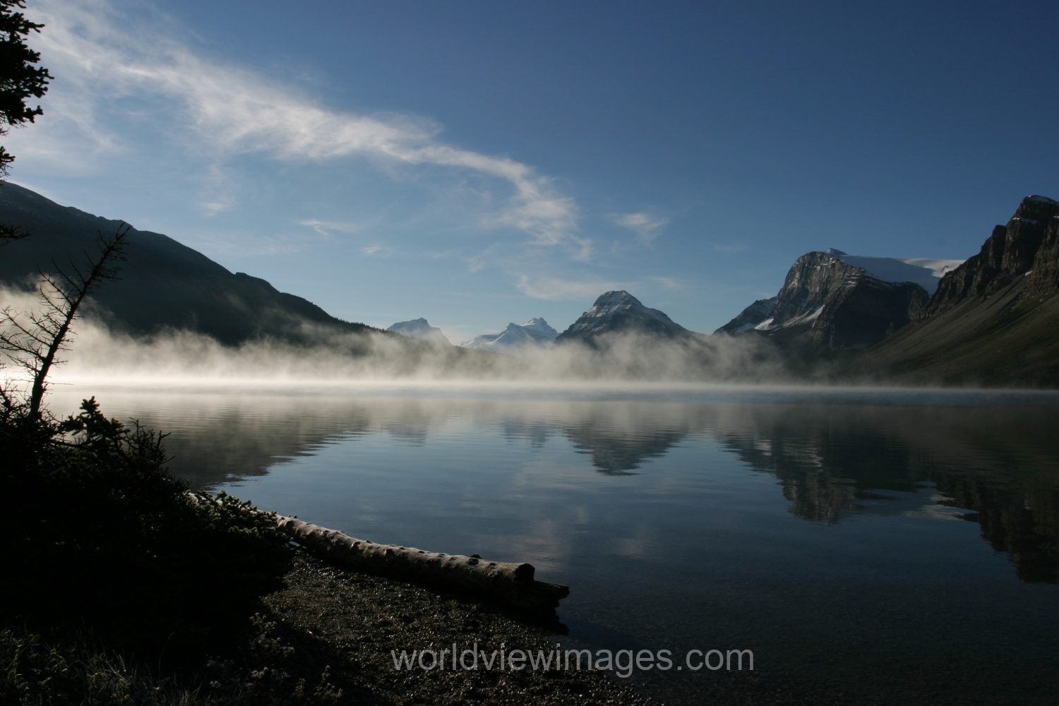 Stock Images of Lakes: Bow Lake in Banff national Park, Alberta, Canada in Early morning Light