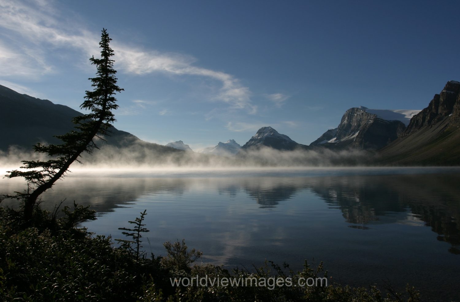 Stock Images of Lakes: Bow Lake in Banff national Park, Alberta, Canada in Early morning Light