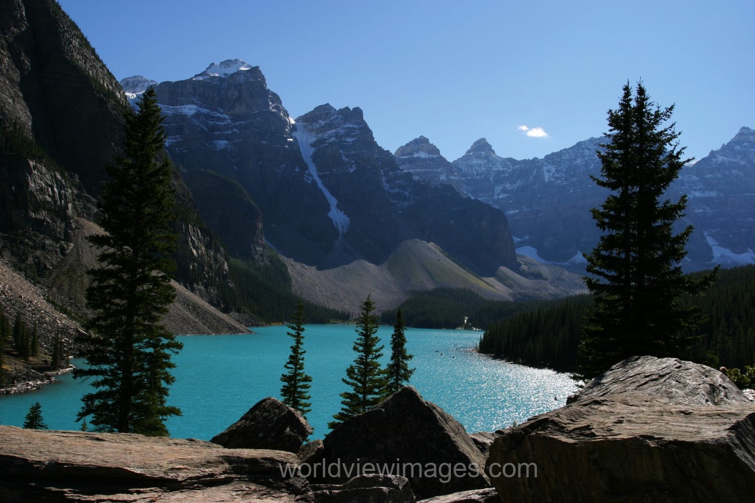 Stock Images of Lakes: Moraine Lake in Banff National Park in Alberta, Canada